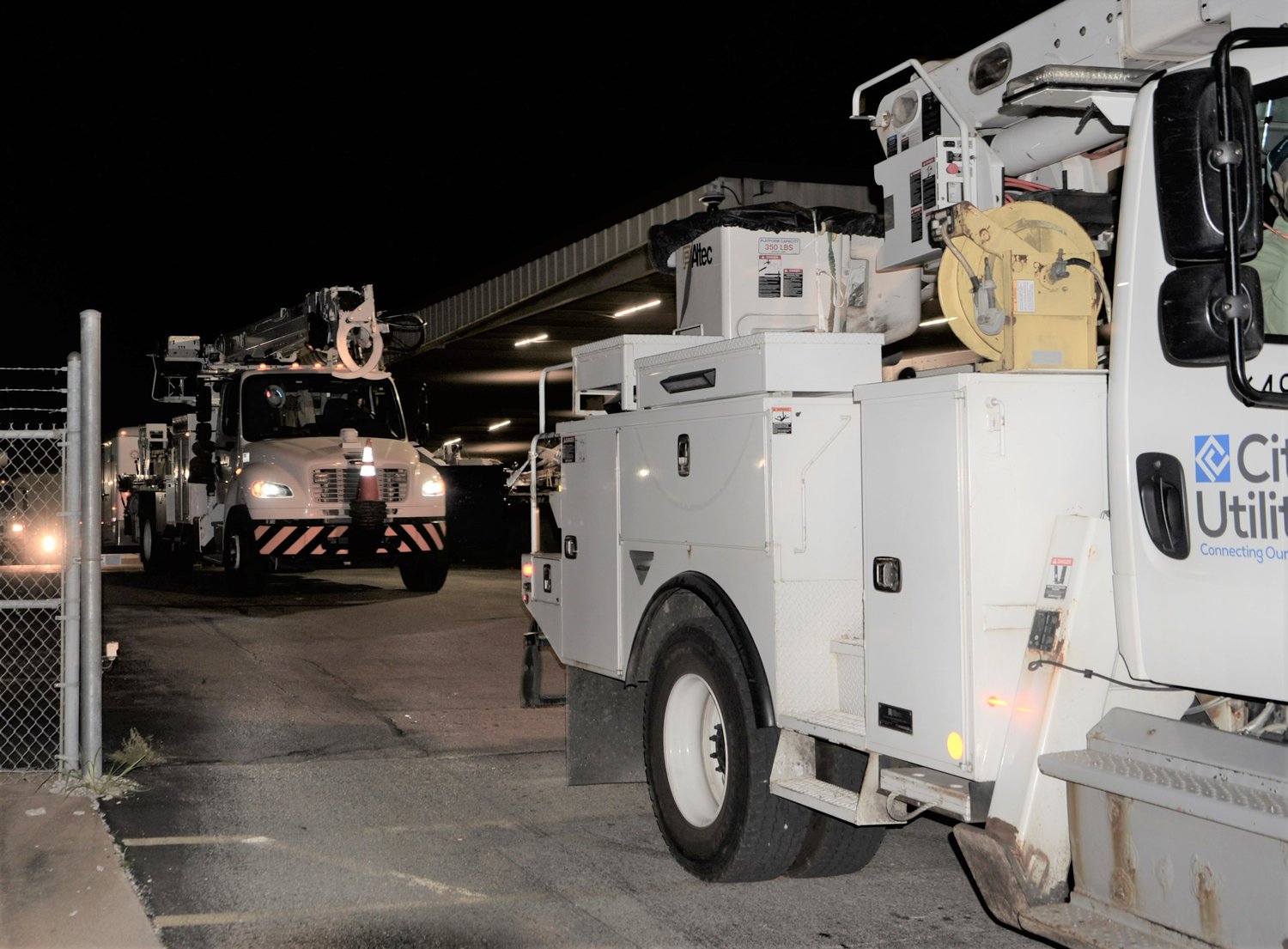 City Utilities sends electric line crews and support staff to Florida.